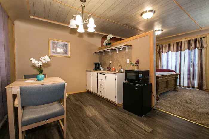 The Wisconsin Wood Inn 4