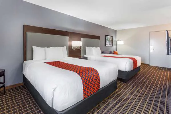 La Quinta Inn & Suites by Wyndham Rockford 4
