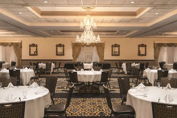 Radisson Hotel & Conference Center Rockford 4