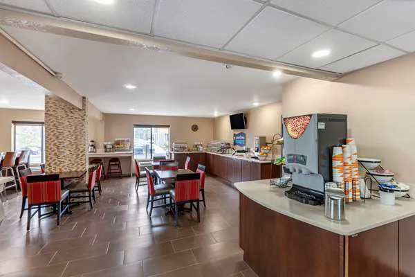 Clarion Pointe Racine - Mount Pleasant 4
