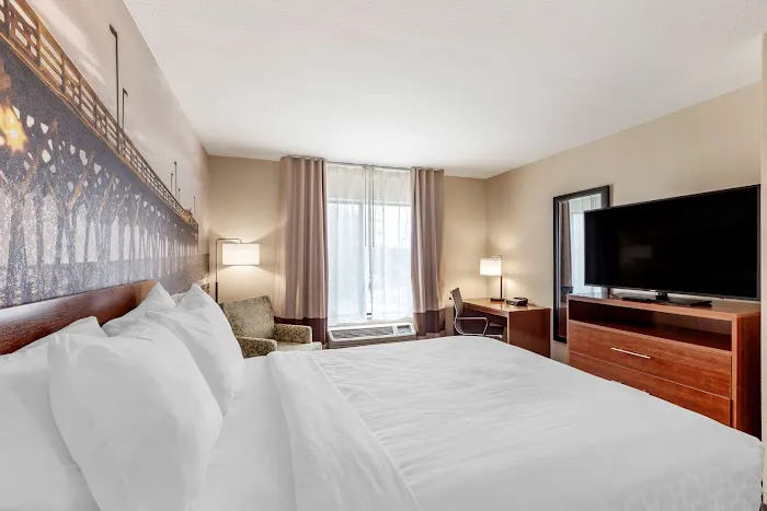 Clarion Pointe Racine - Mount Pleasant 4