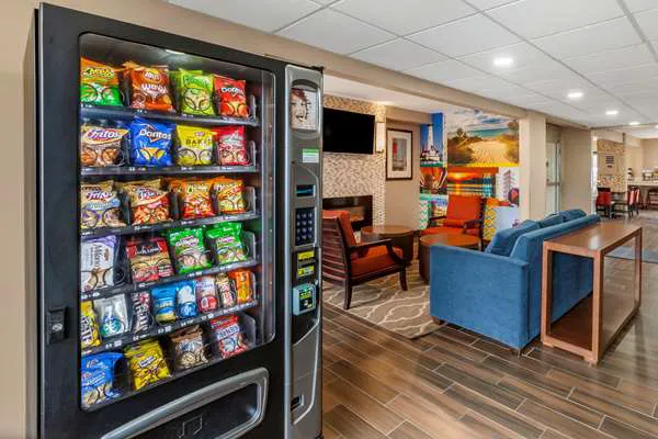 Clarion Pointe Racine - Mount Pleasant 4