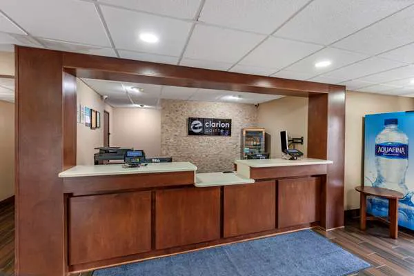 Clarion Pointe Racine - Mount Pleasant 4
