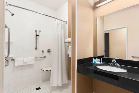 Fairfield Inn Racine 4