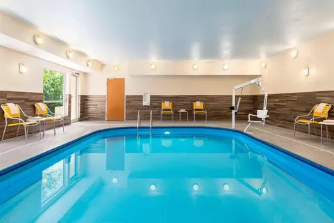 Fairfield Inn Racine 4