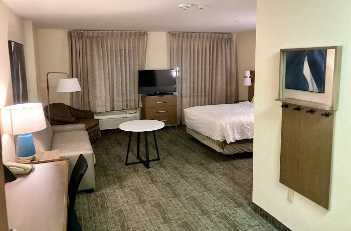 Staybridge Suites Milwaukee Airport South by IHG 4