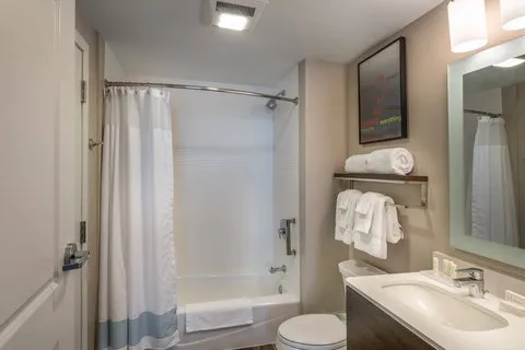 TownePlace Suites Milwaukee Oak Creek 4