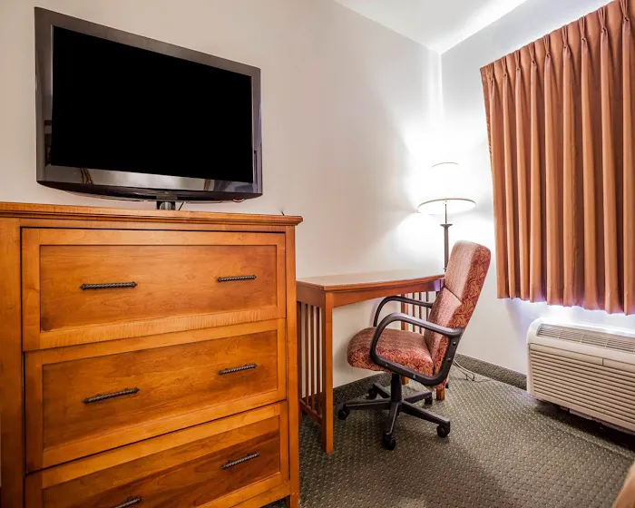 Econo Lodge Milwaukee Airport 5