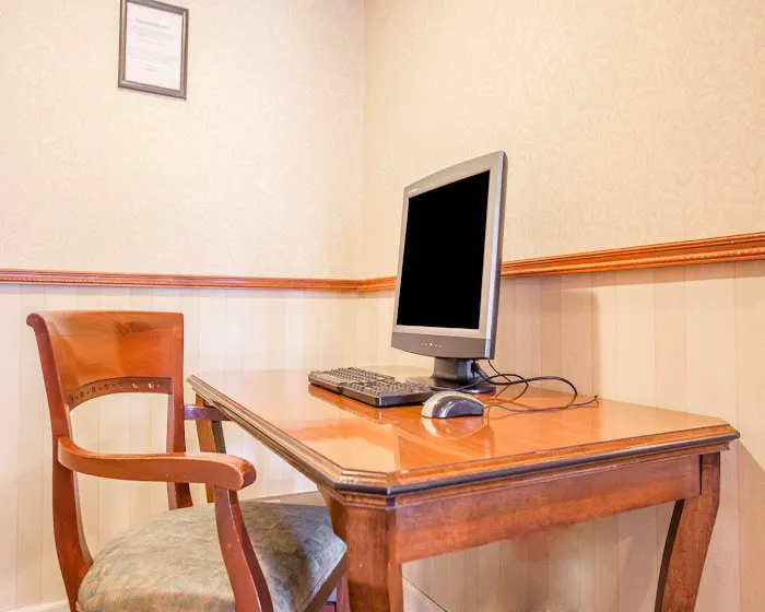 Econo Lodge Milwaukee Airport 5