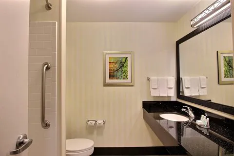 Fairfield Inn & Suites Milwaukee Airport 4