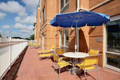Fairfield Inn & Suites Milwaukee Airport 4