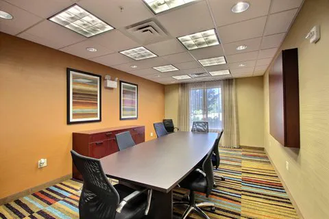 Fairfield Inn & Suites Milwaukee Airport 4