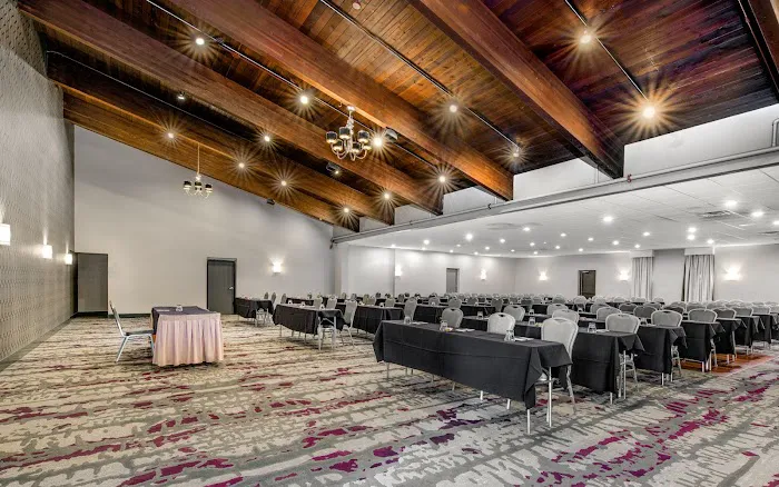 Crowne Plaza Milwaukee South by IHG 5