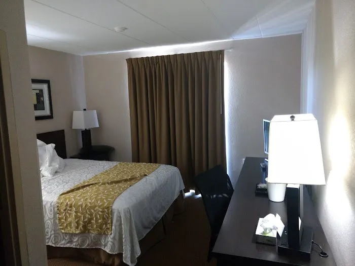 Waterfront Hotel & Marina 4