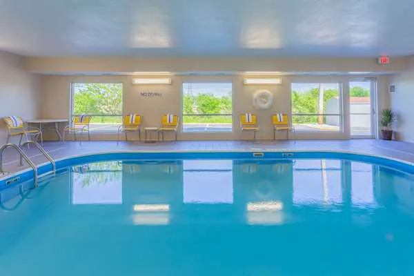 Wingate by Wyndham Gurnee 4