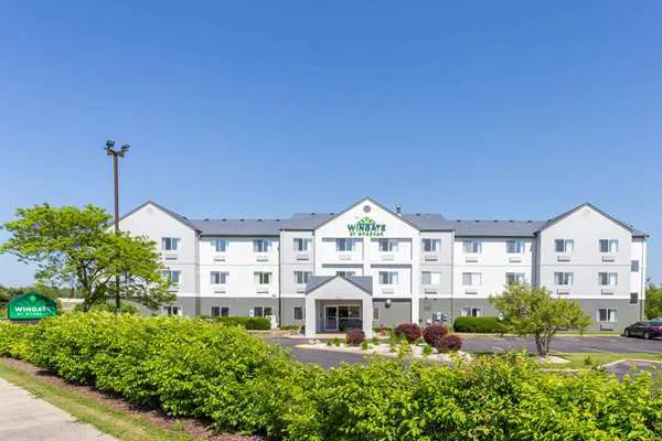 Wingate by Wyndham Gurnee 4