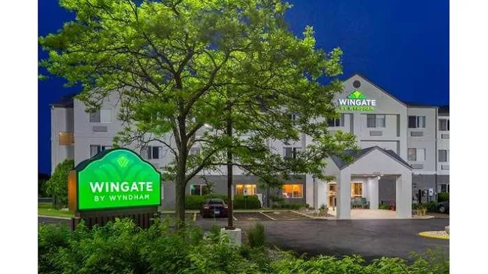 Wingate by Wyndham Gurnee 4