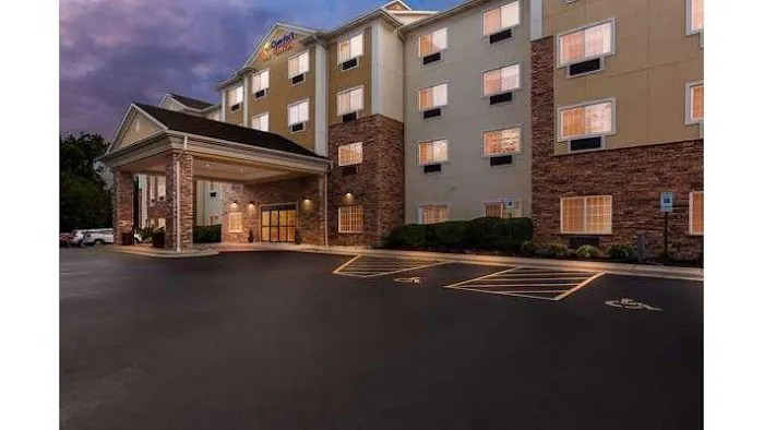 Comfort Suites Grayslake near Libertyville North 4