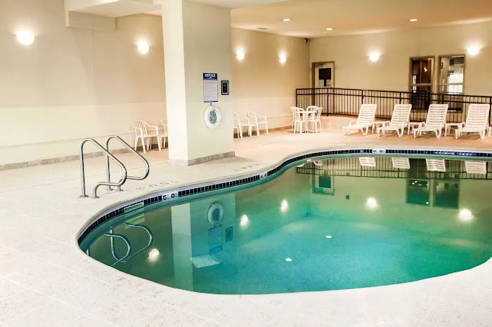 Comfort Suites Grayslake near Libertyville North 4