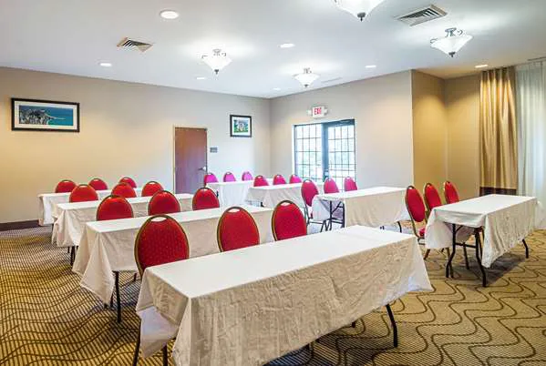 Comfort Suites Grayslake near Libertyville North 4