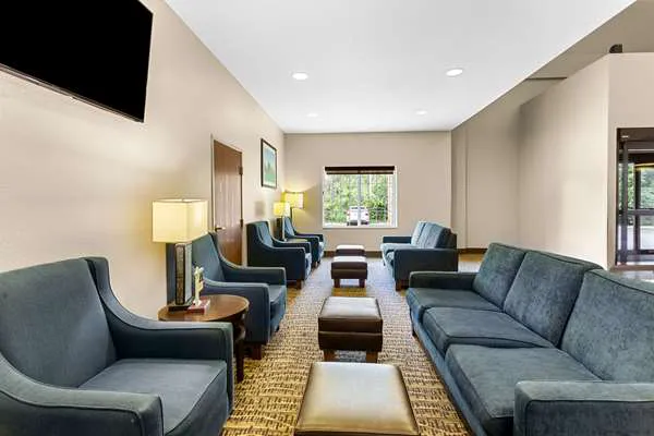 Comfort Suites Grayslake near Libertyville North 4