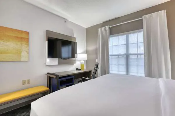 Comfort Suites Milwaukee Airport 4