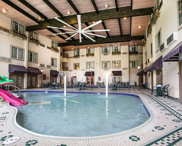 Comfort Suites Milwaukee Airport 4