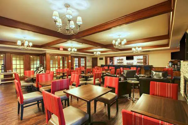 Comfort Suites Milwaukee Airport 4