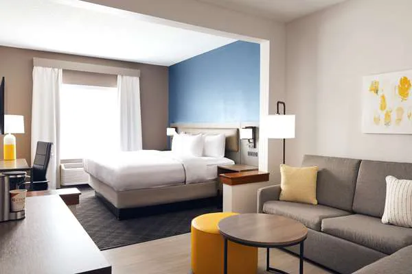 Comfort Suites Milwaukee Airport 4