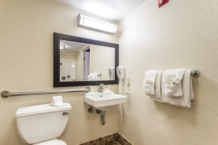 Red Roof Inn Milwaukee – Airport/ Oak Creek 4