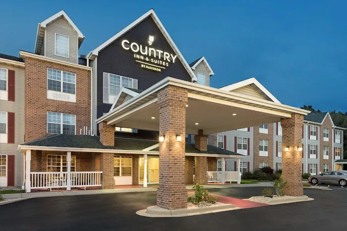 Country Inn & Suites by Radisson, Milwaukee Airport, WI 5
