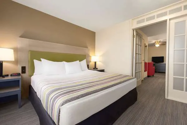 Country Inn & Suites by Radisson, Milwaukee Airport, WI 5