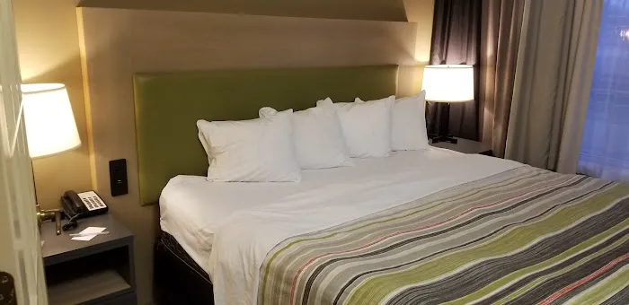 Country Inn & Suites by Radisson, Milwaukee Airport, WI 5