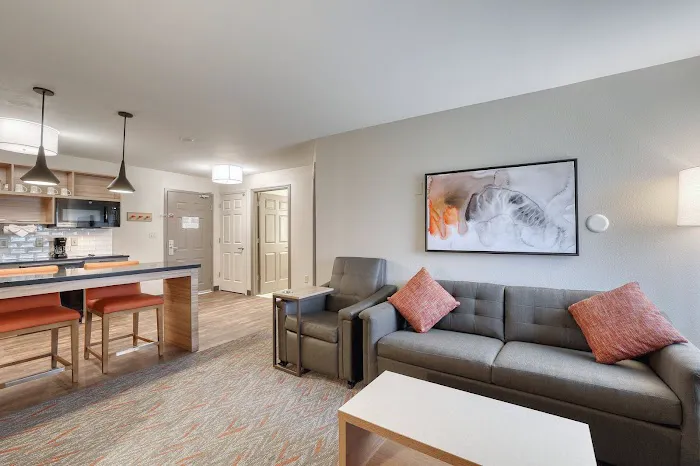 Candlewood Suites Milwaukee Airport-Oak Creek by IHG 4