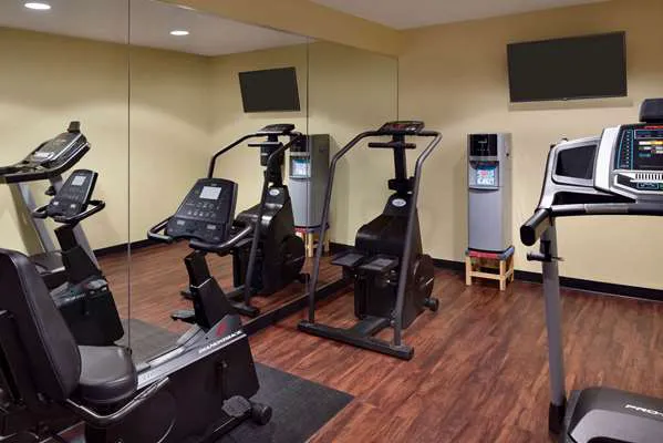 Hawthorn Extended Stay by Wyndham Milwaukee Airport 4