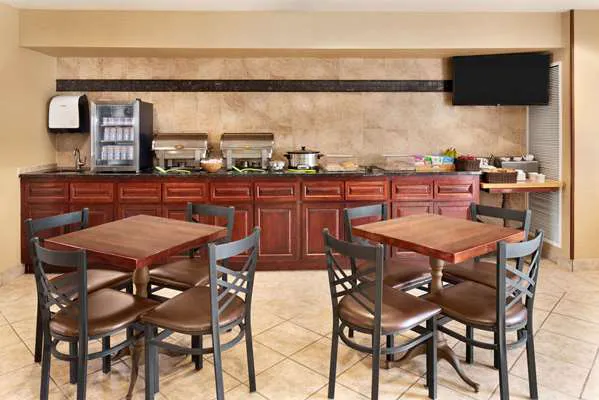Hawthorn Extended Stay by Wyndham Milwaukee Airport 4