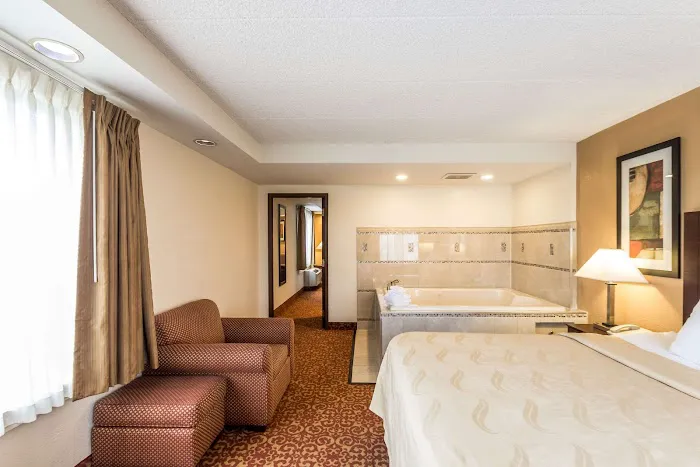 Quality Suites Milwaukee Airport 5