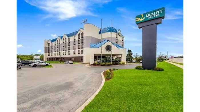 Quality Suites Milwaukee Airport 5