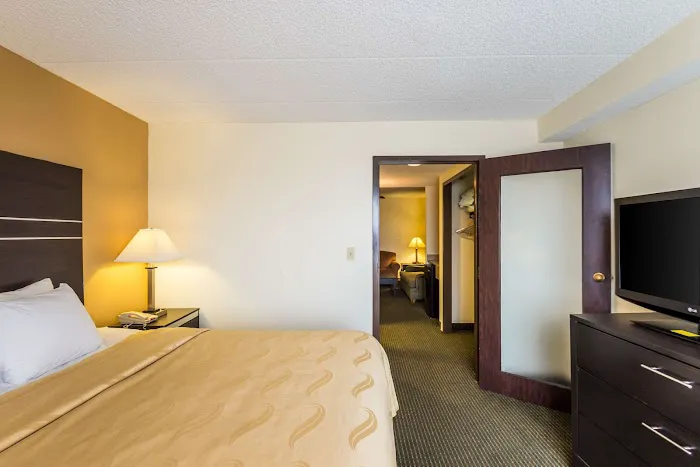 Quality Suites Milwaukee Airport 5