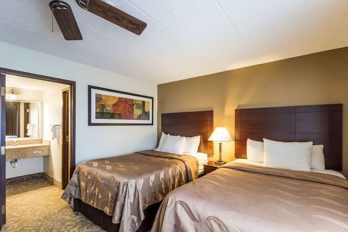 Quality Suites Milwaukee Airport 5