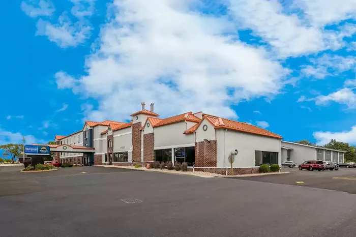 Rodeway Inn & Suites Milwaukee Airport 5