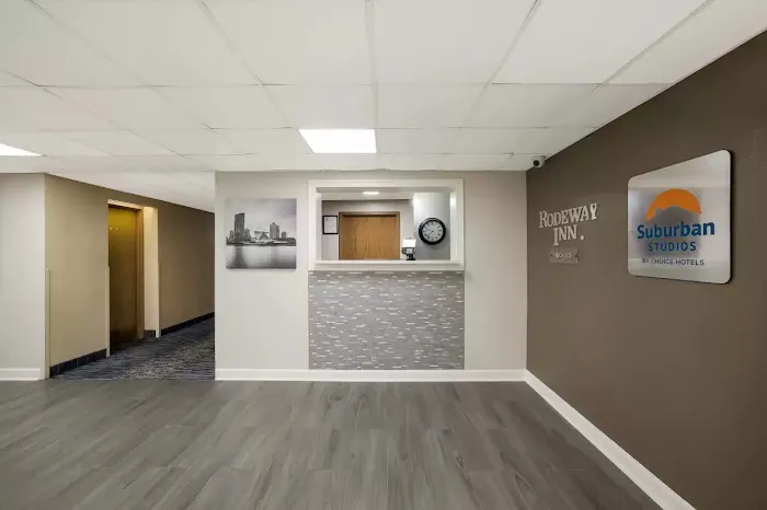 Rodeway Inn & Suites Milwaukee Airport 5