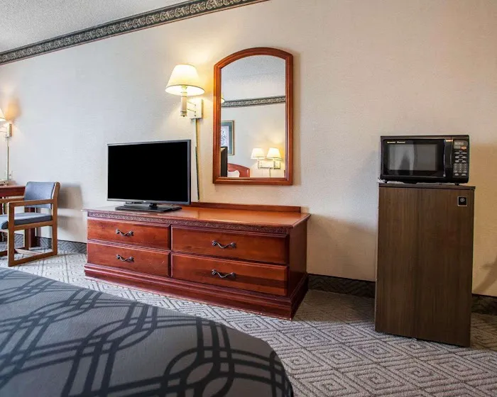 Rodeway Inn & Suites Milwaukee Airport 5