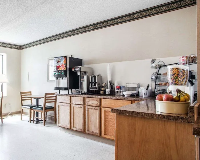 Rodeway Inn & Suites Milwaukee Airport 5