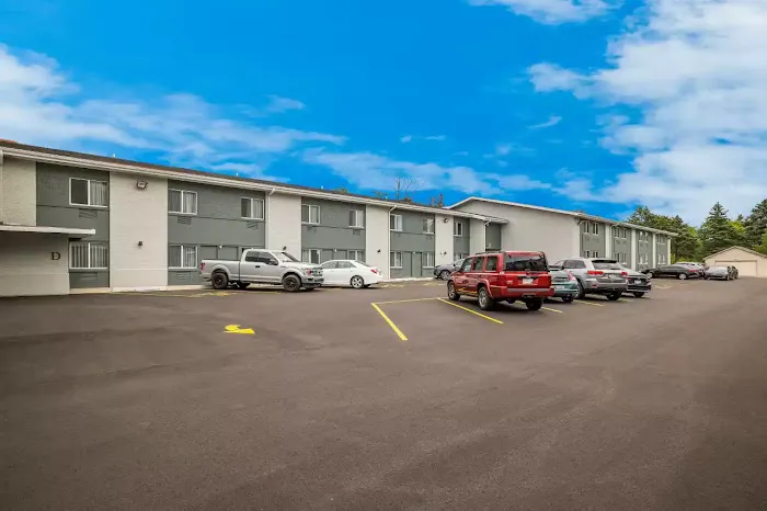 Suburban Studios Milwaukee Airport 5