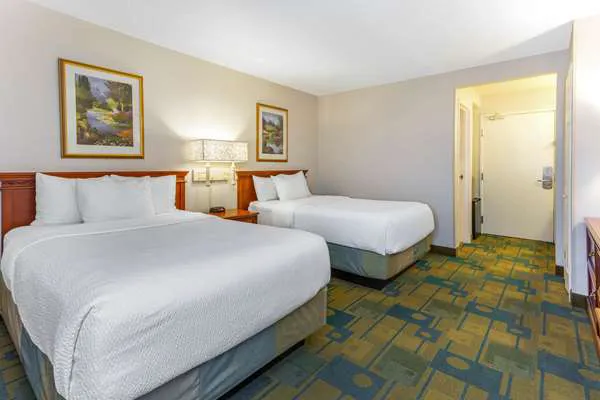 La Quinta Inn & Suites by Wyndham Chicago Gurnee 4
