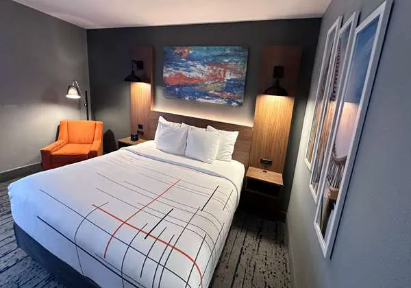 La Quinta Inn & Suites by Wyndham Chicago Gurnee 4