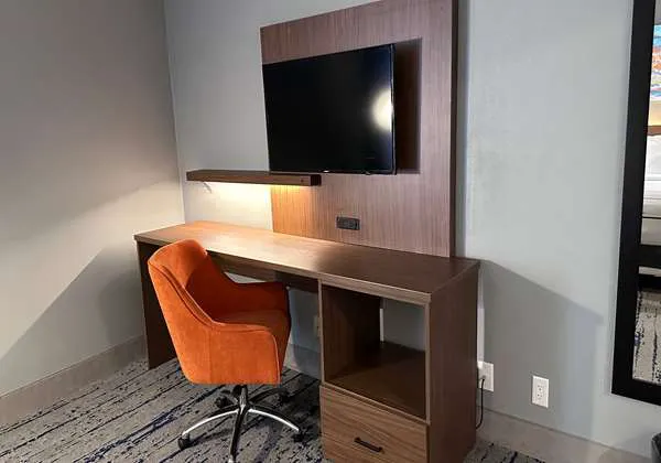 La Quinta Inn & Suites by Wyndham Chicago Gurnee 4