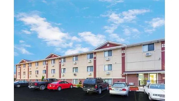 Super 8 by Wyndham Kenosha/Pleasant Prairie 4
