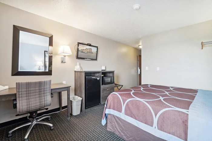 Super 8 by Wyndham Kenosha/Pleasant Prairie 4